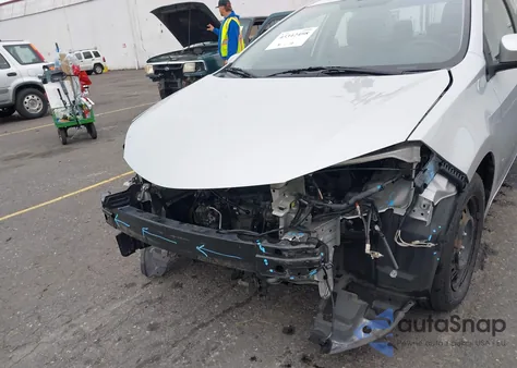 2015 Toyota Corolla Le Plus z USA, uszkodzony, nr VIN 2T1BURHE2FC321005